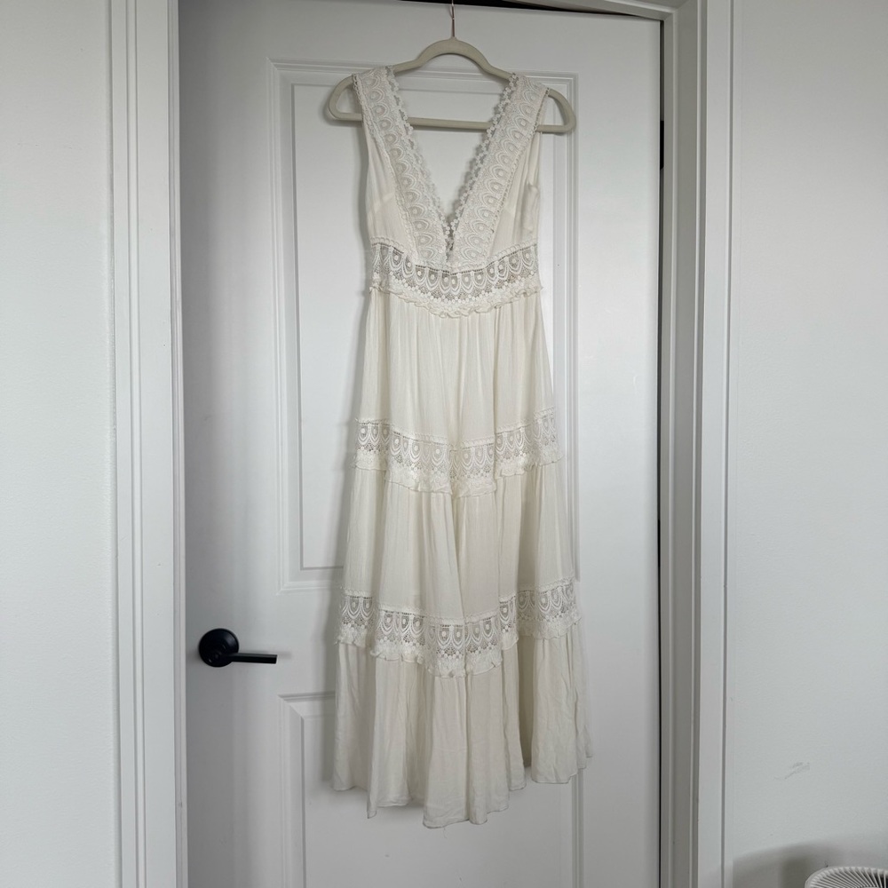 Boho White Lace Maxi Dress Deep V Neck Tiered Flowy Sleeveless NEW NO TAG